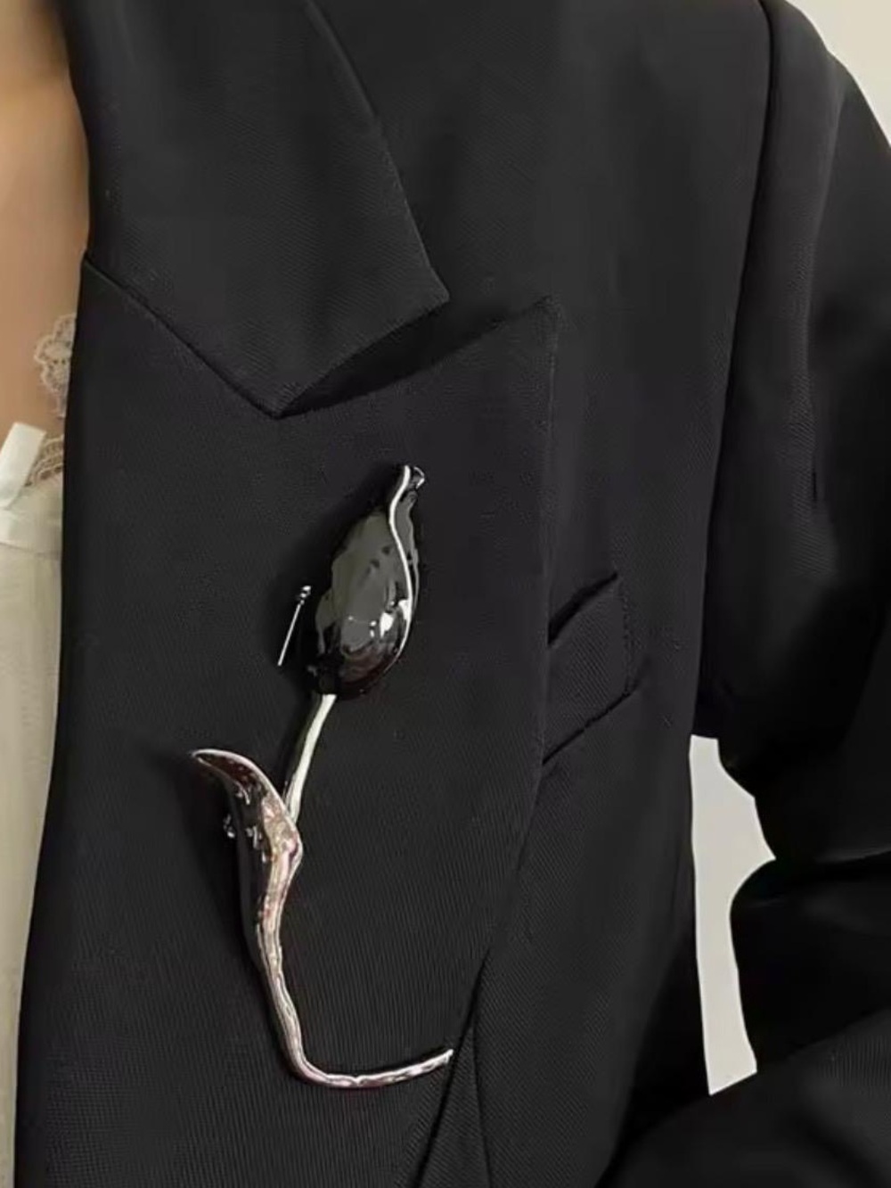 Black Floral Tulip Lapel Pin Brooch - Pin Accessories